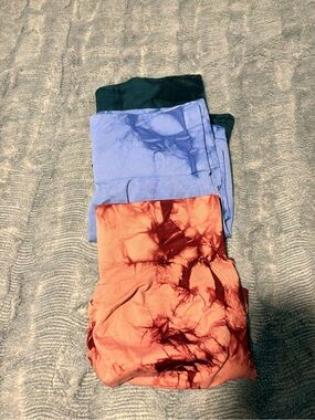 Tie-Dye Seamless shorts -pink/maroon, blue, black and green